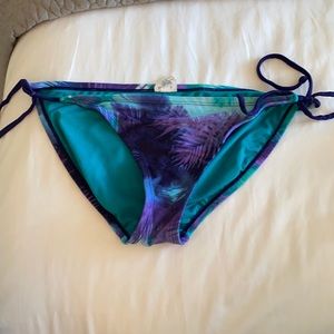 Converse bikini bottom size M